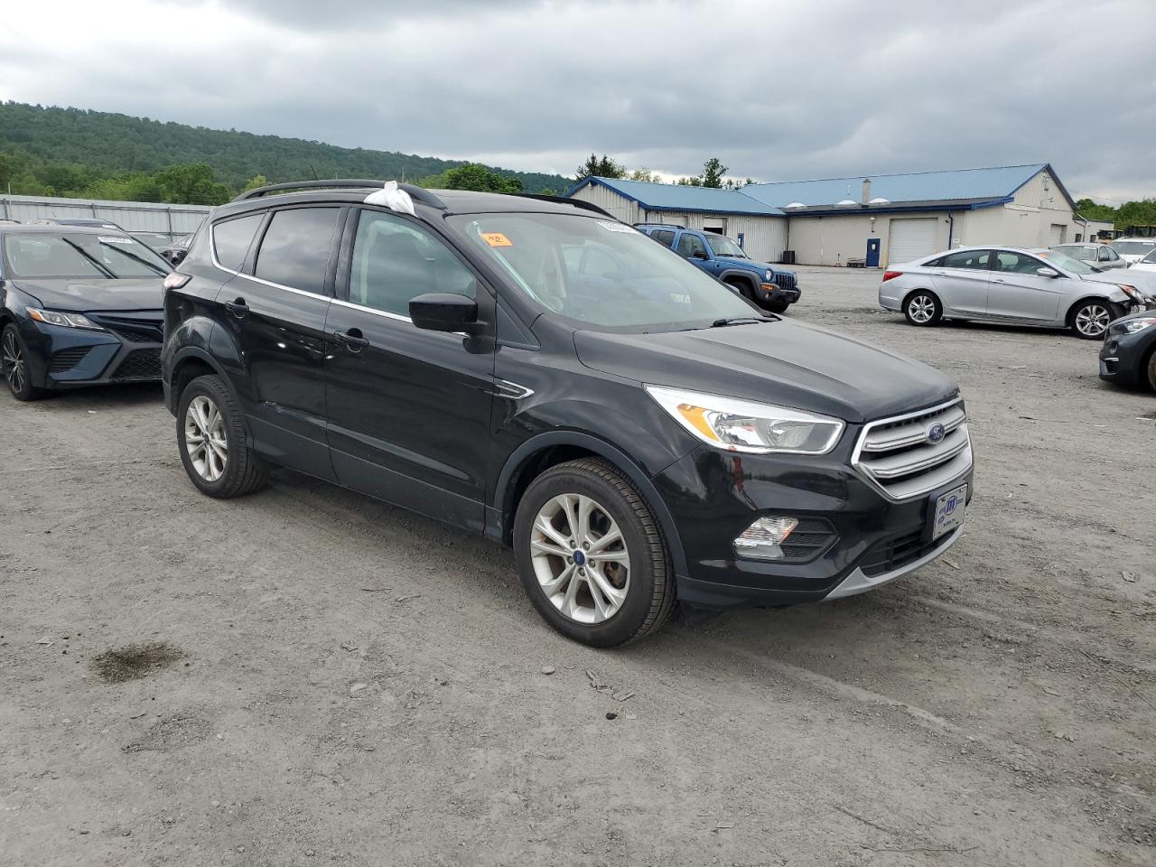 1FMCU9GD1JUB33810 2018 Ford Escape Se