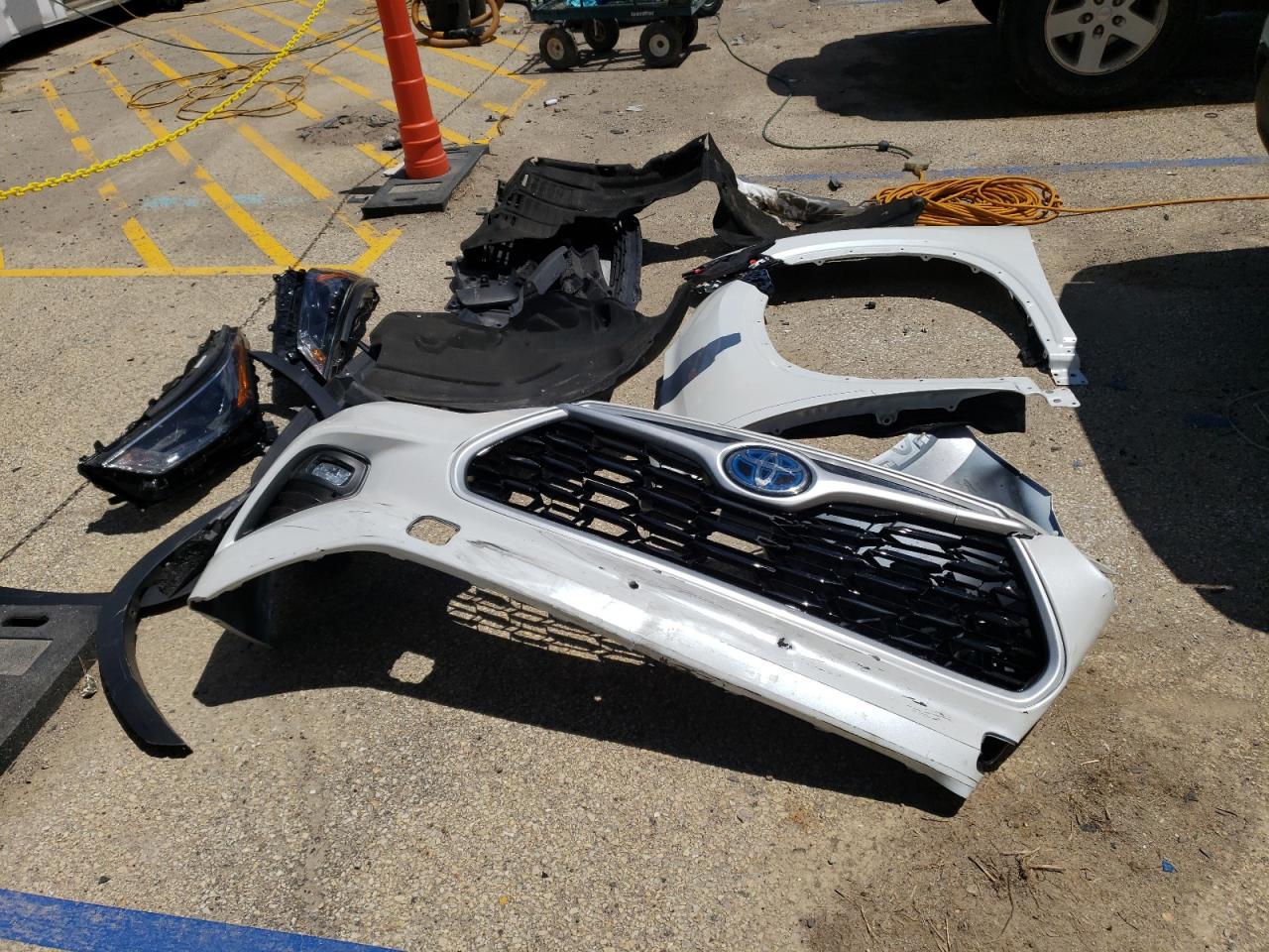 5TDZARAH2NS016119 2022 Toyota Highlander Hybrid Le