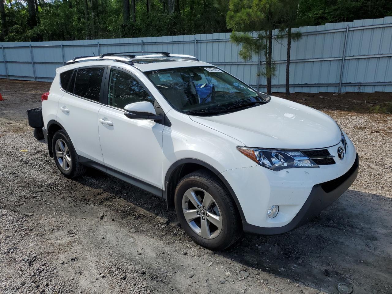 JTMWFREV8FJ058975 2015 Toyota Rav4 Xle