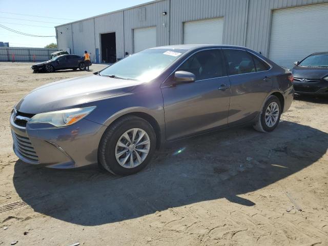 Lot #2505931492 2016 TOYOTA CAMRY LE salvage car