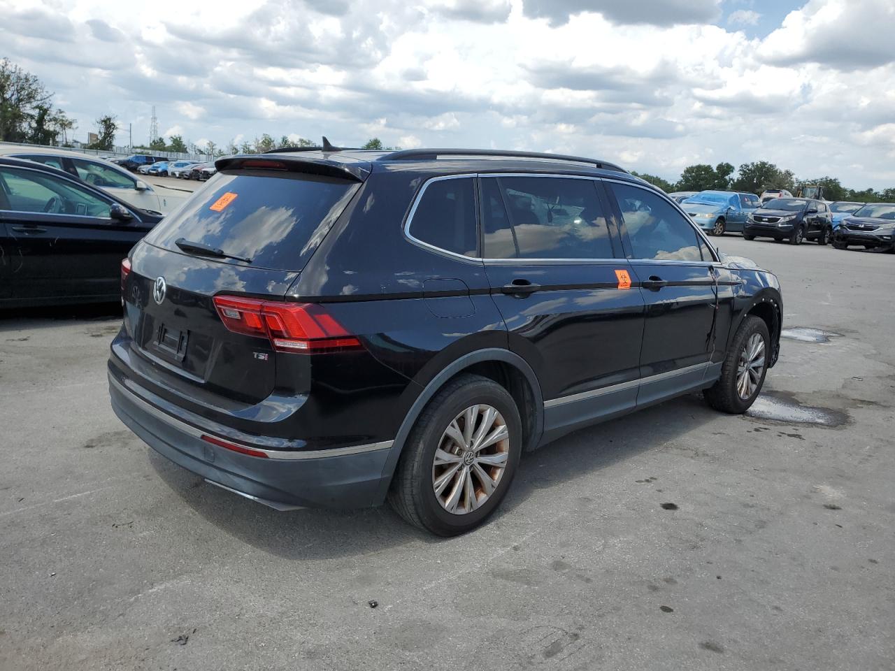 2018 Volkswagen Tiguan Se vin: 3VV3B7AX3JM053822