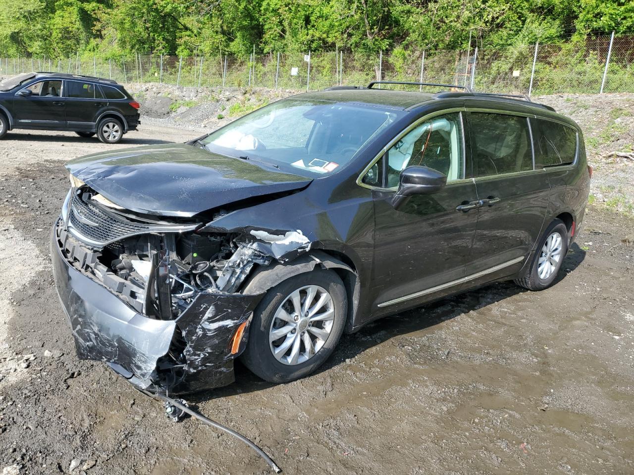 2C4RC1BG0HR794255 2017 Chrysler Pacifica Touring L