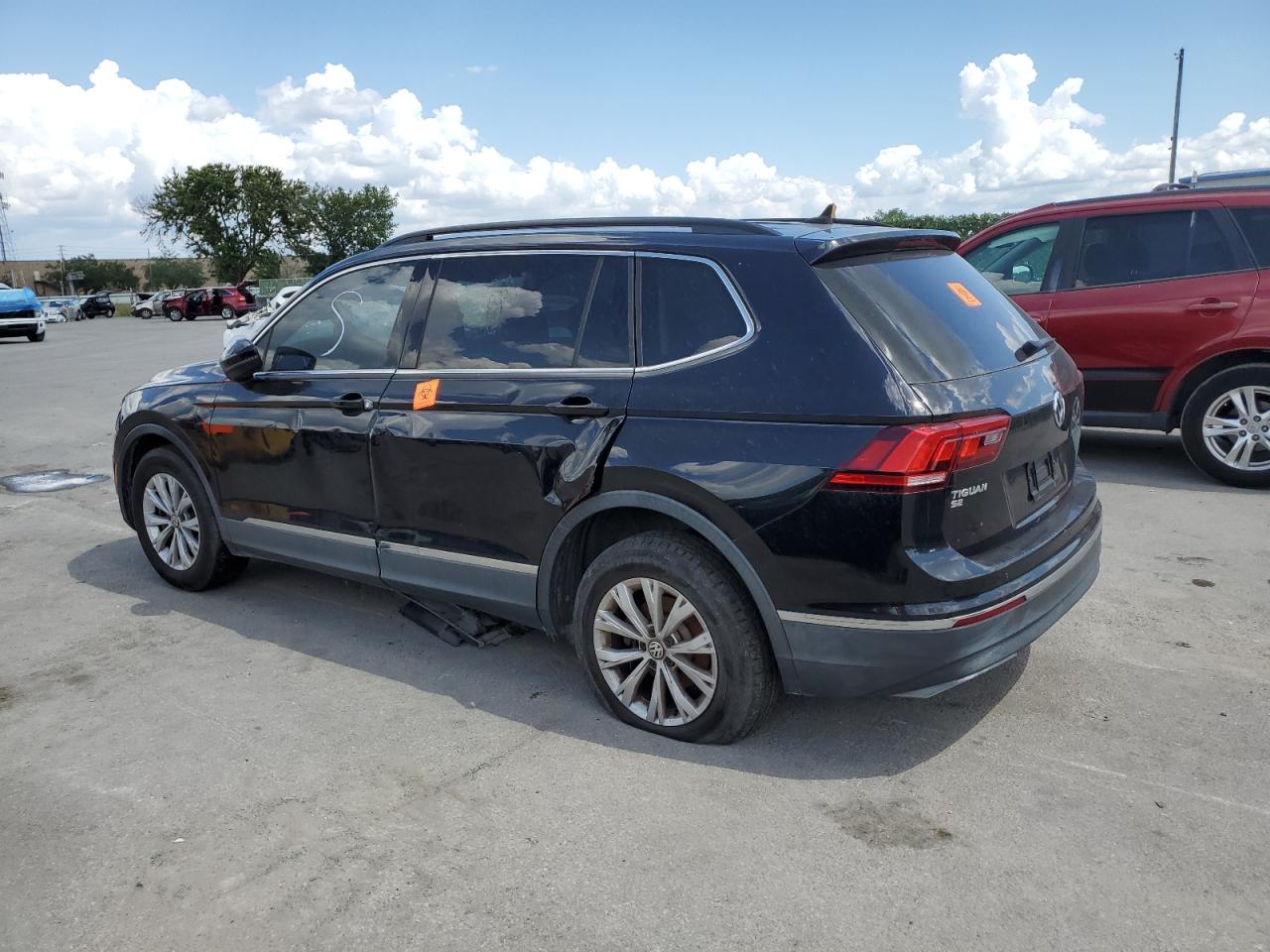 2018 Volkswagen Tiguan Se vin: 3VV3B7AX3JM053822