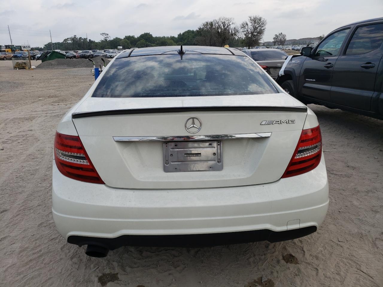 2012 Mercedes-Benz C 250 vin: WDDGJ4HB9CF750304