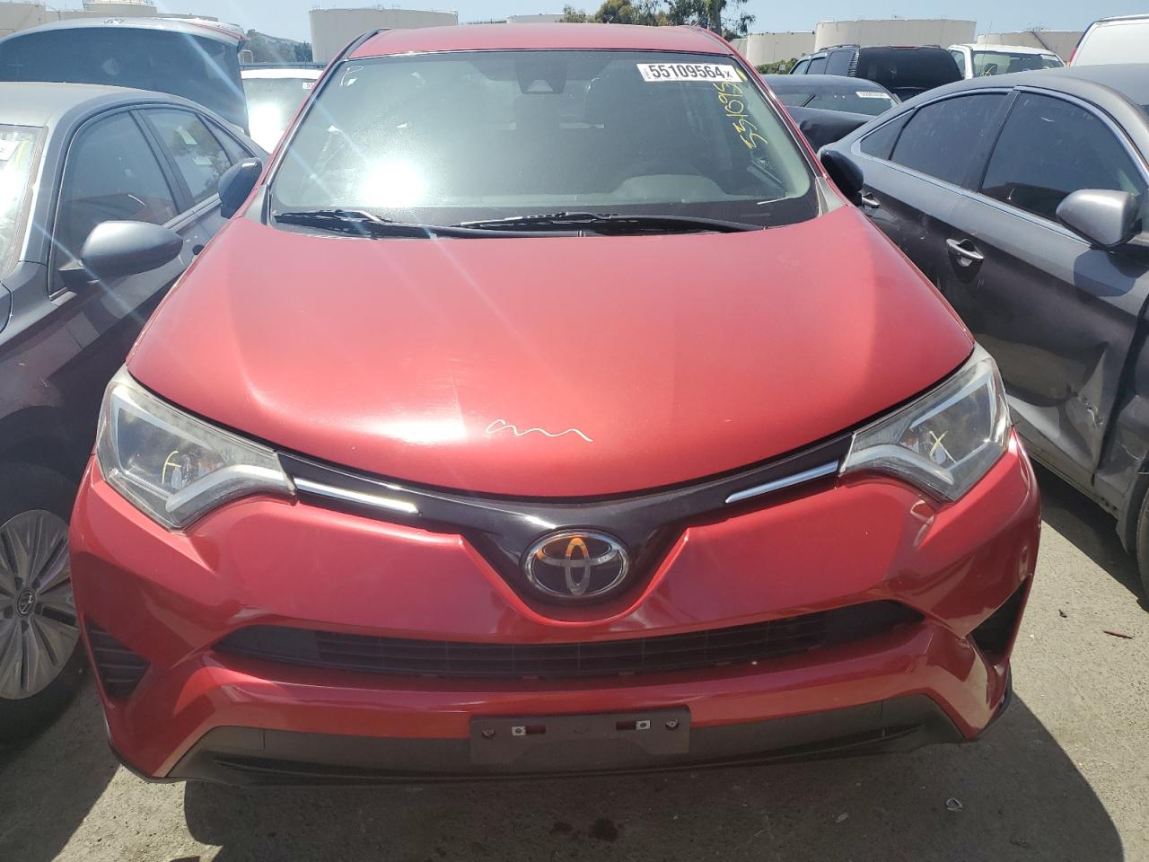 2T3ZFREV9HW395155 2017 Toyota Rav4 Le