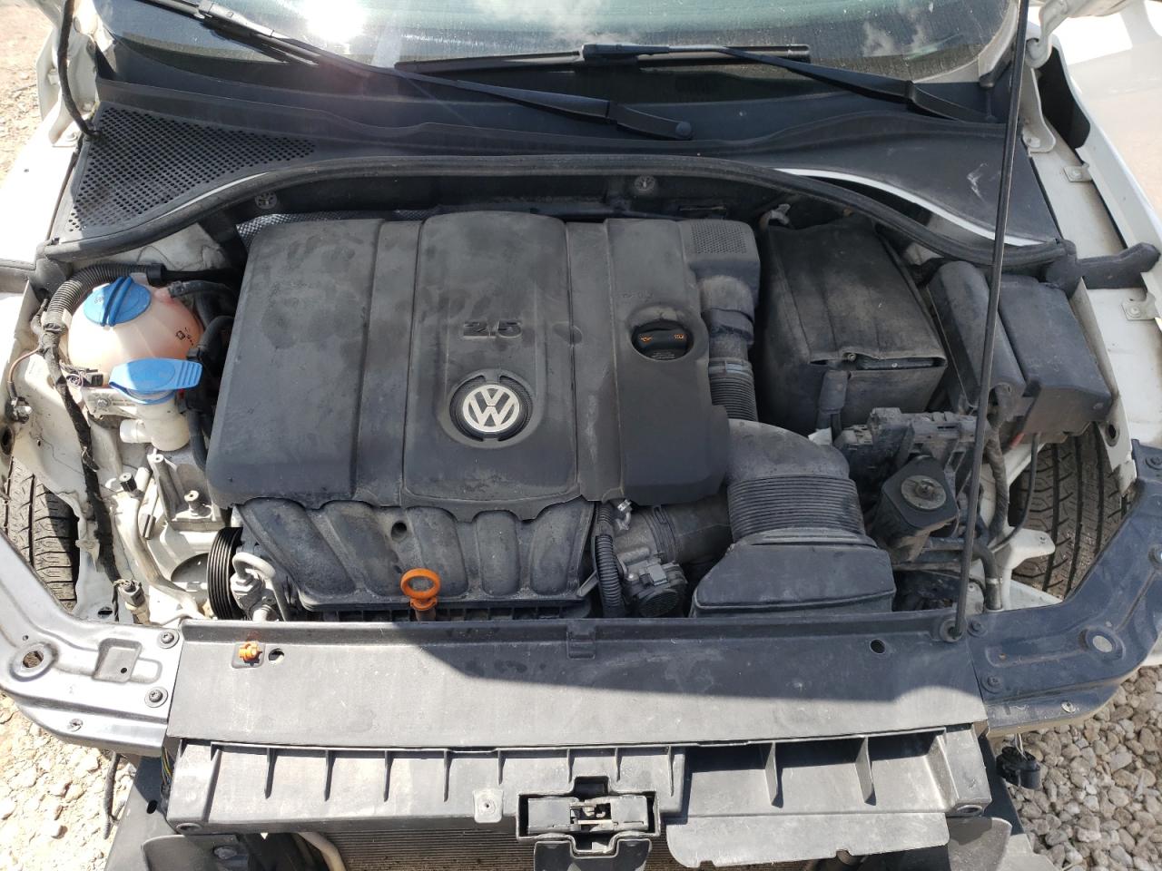 1VWCH7A34DC052370 2013 Volkswagen Passat Sel