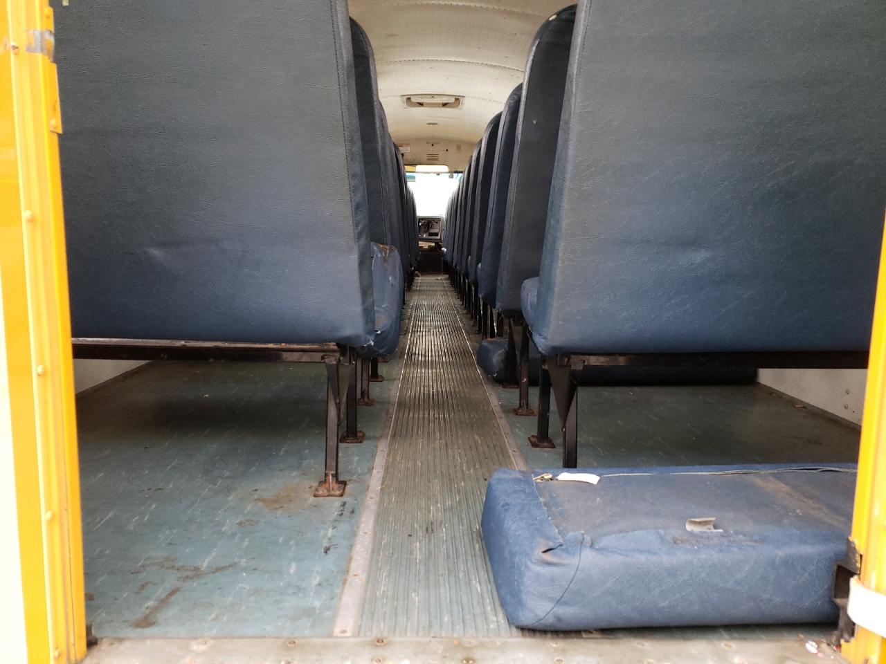 Lot #3257031577 2009 IC CORPORATION 3000 CE