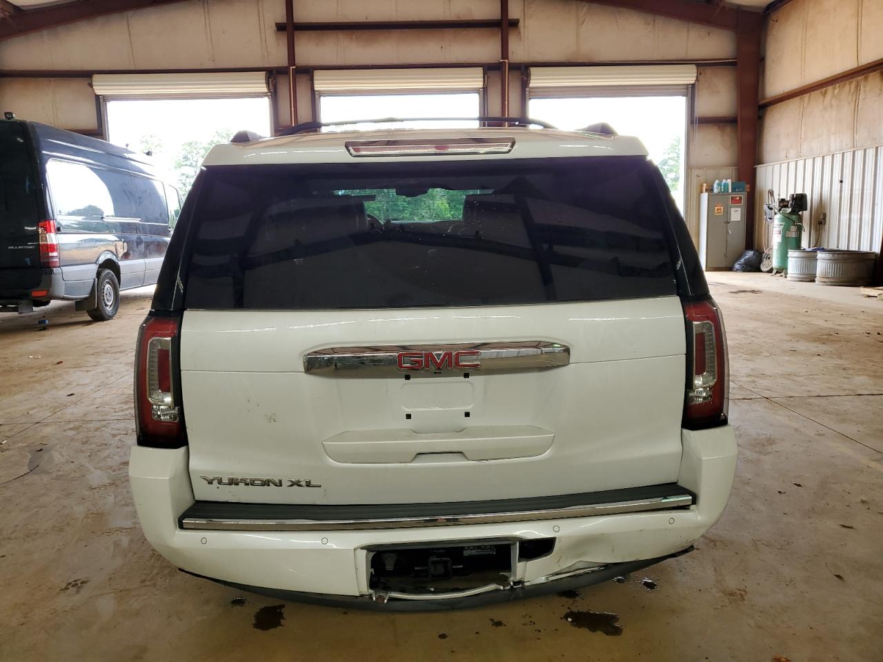 1GKS2HKJ9HR202189 2017 GMC Yukon Xl Denali