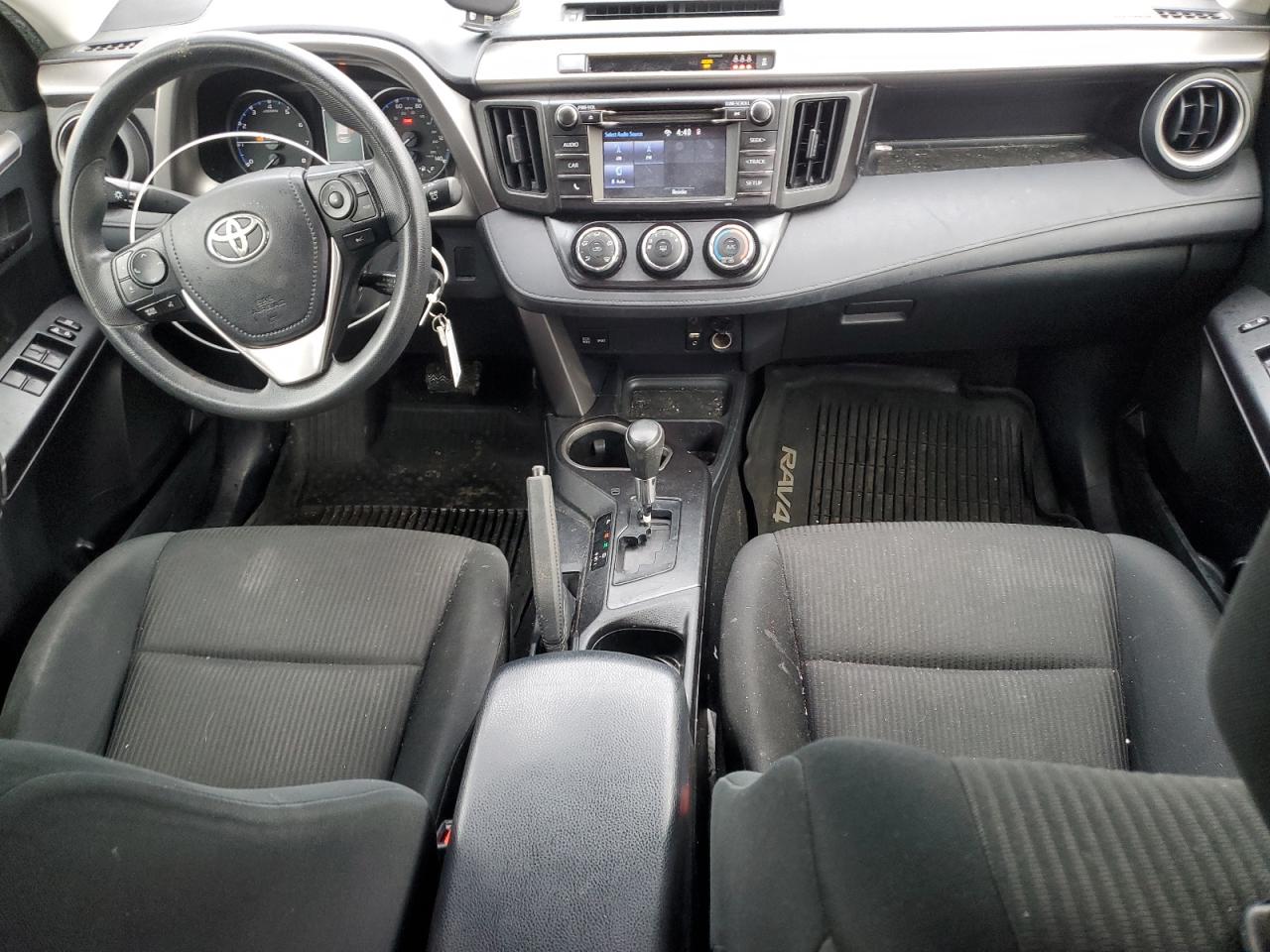 JTMBFREV9HJ133555 2017 Toyota Rav4 Le
