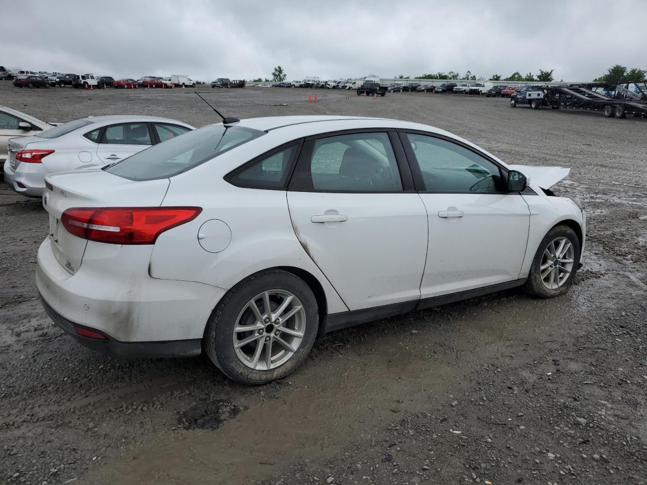 2016 Ford Focus Se vin: 1FADP3F29GL211882