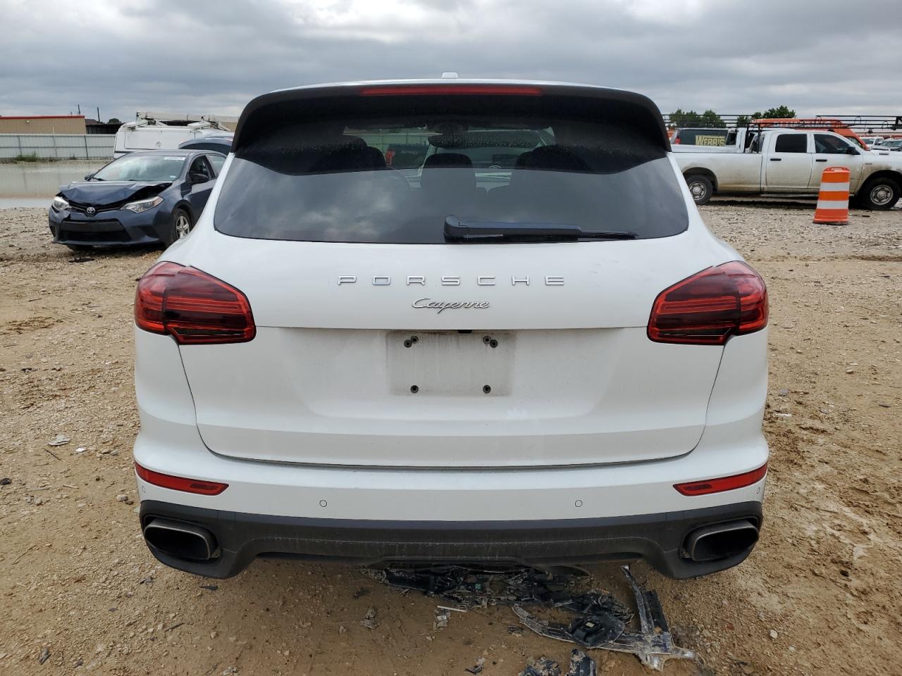 WP1AA2A27GLA10688 2016 Porsche Cayenne