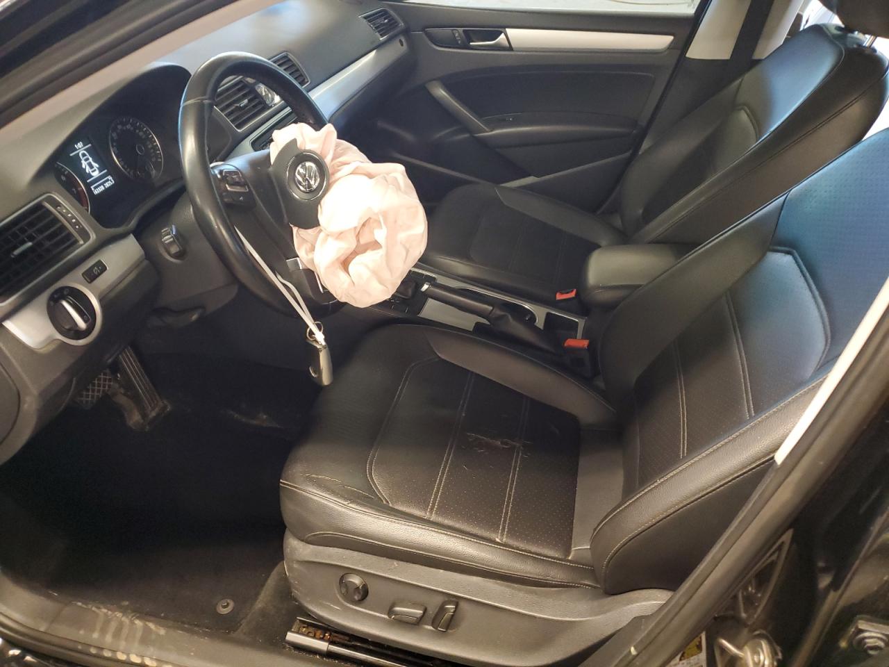 1VWBP7A30DC118301 2013 Volkswagen Passat Se