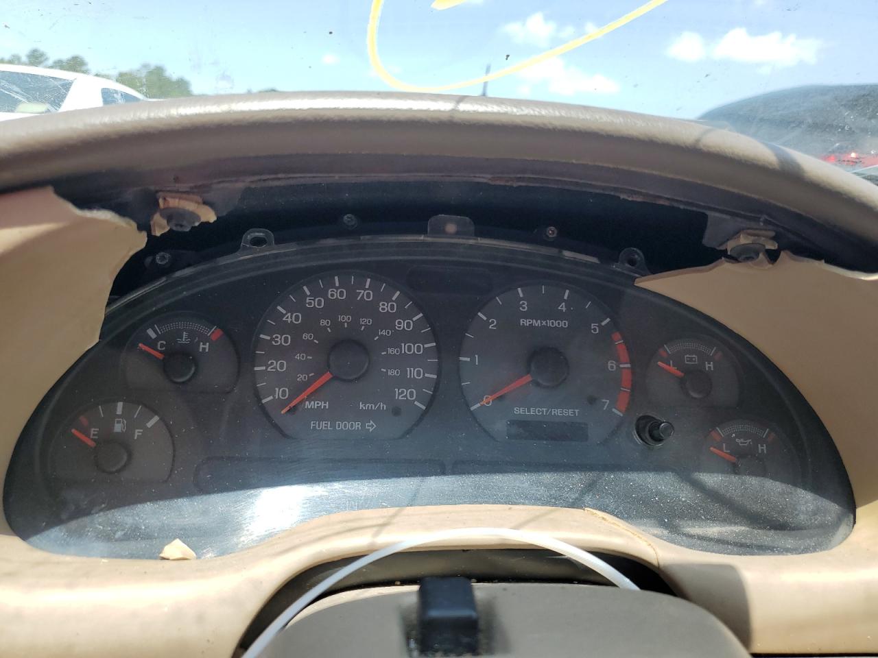 1FAFP4049YF260945 2000 Ford Mustang