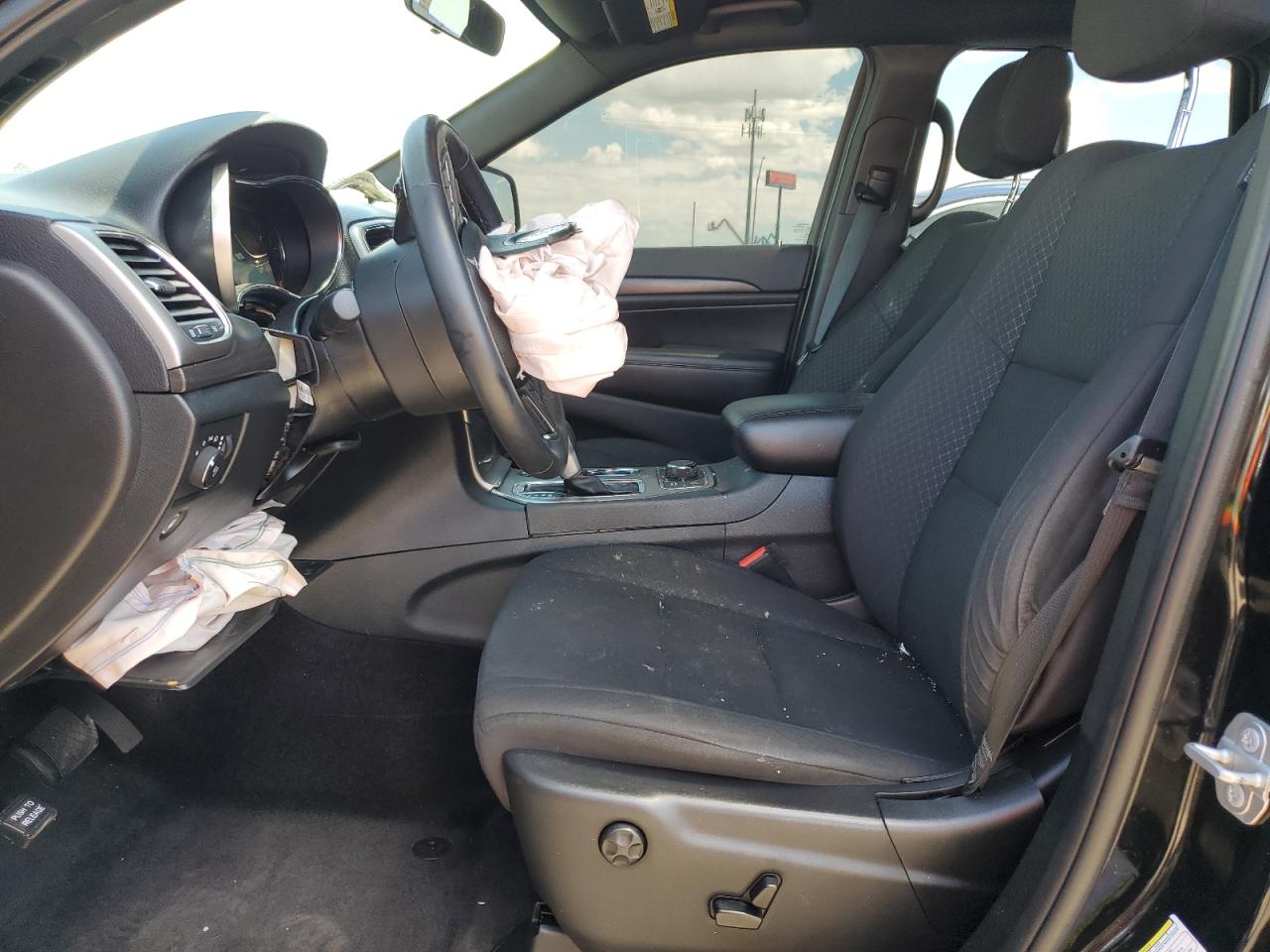 1C4RJFAG9JC366848 2018 Jeep Grand Cherokee Laredo