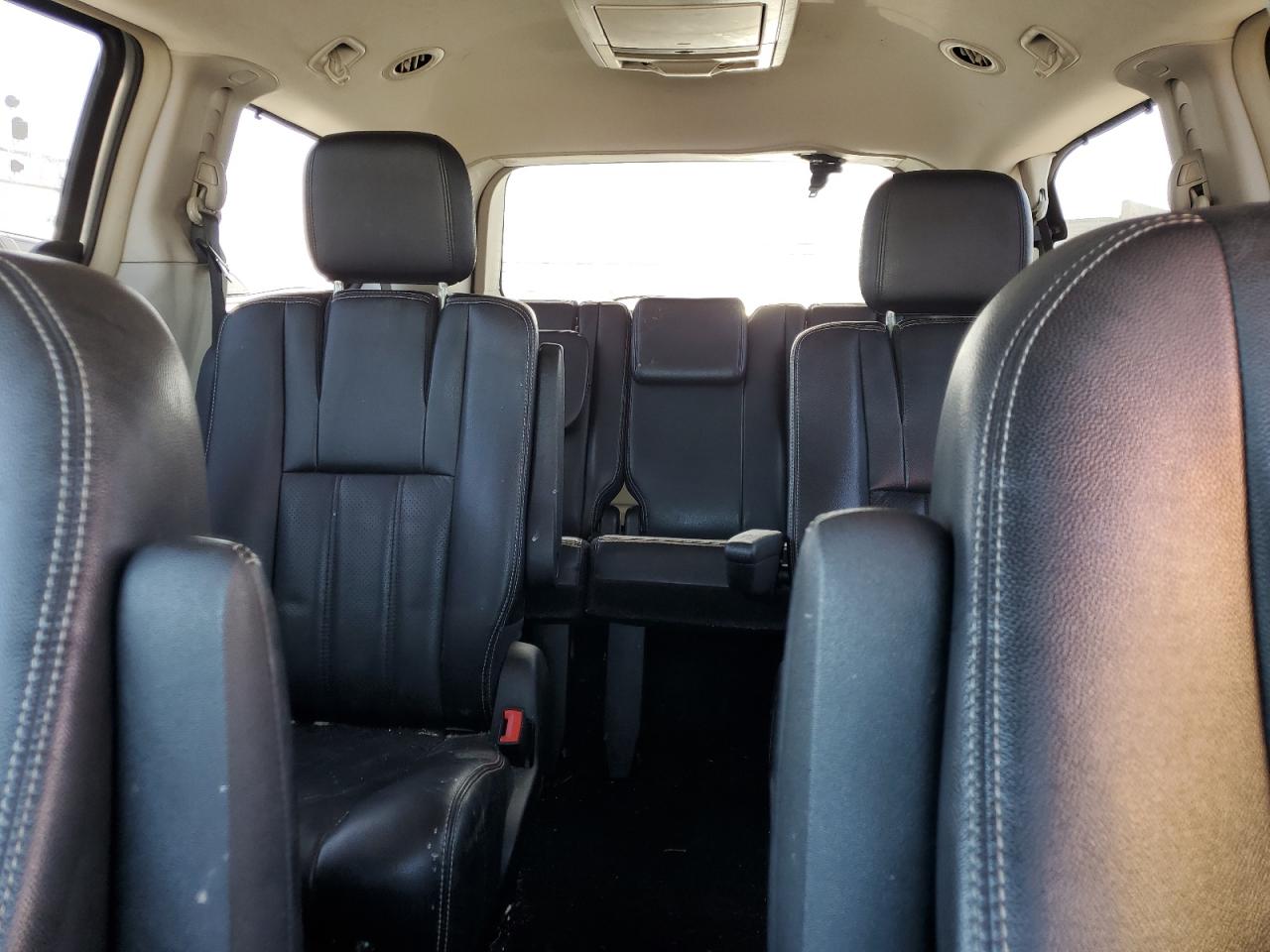 2A4RR8DG6BR799644 2011 Chrysler Town & Country Touring L