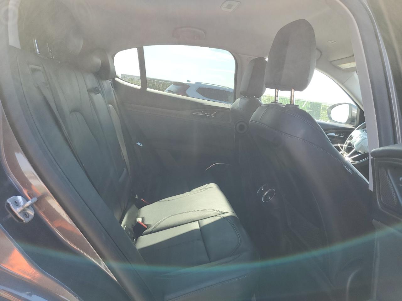 ZASFAKBN9J7B60115 2018 Alfa Romeo Stelvio Ti