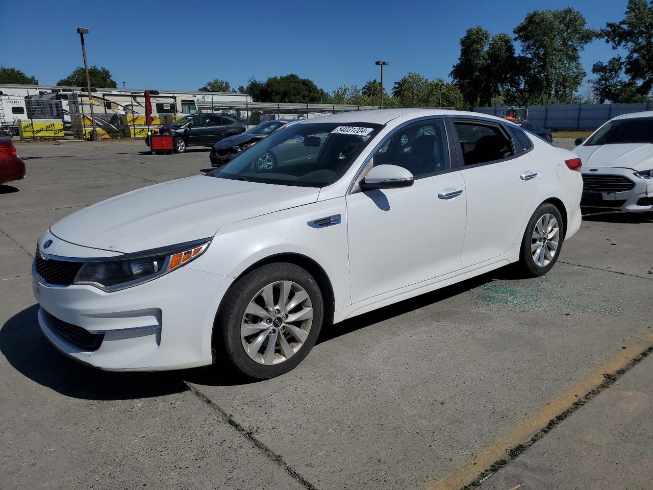 5XXGT4L34HG166860 2017 Kia Optima Lx