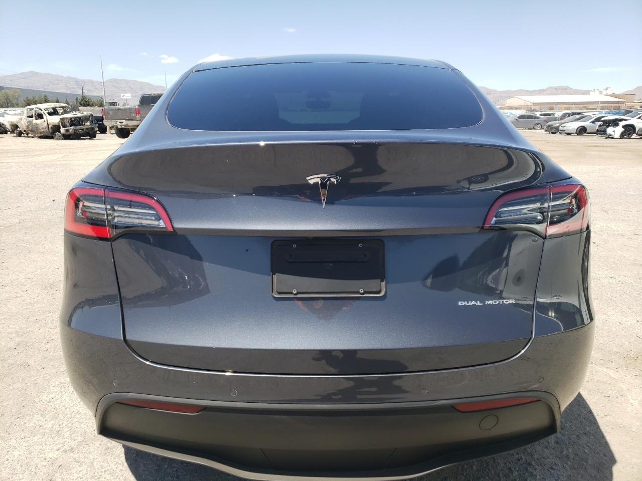 5YJYGDEE2MF100943 2021 Tesla Model Y