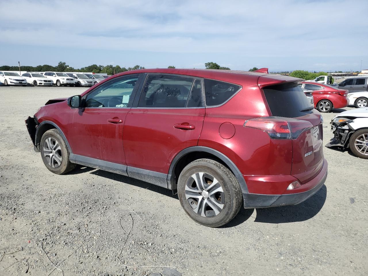 2T3ZFREV9JW437569 2018 Toyota Rav4 Le