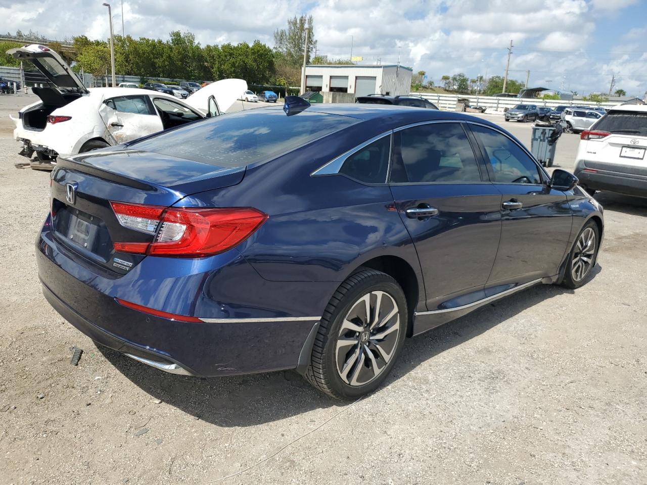 1HGCV3F95JA013698 2018 Honda Accord Touring Hybrid