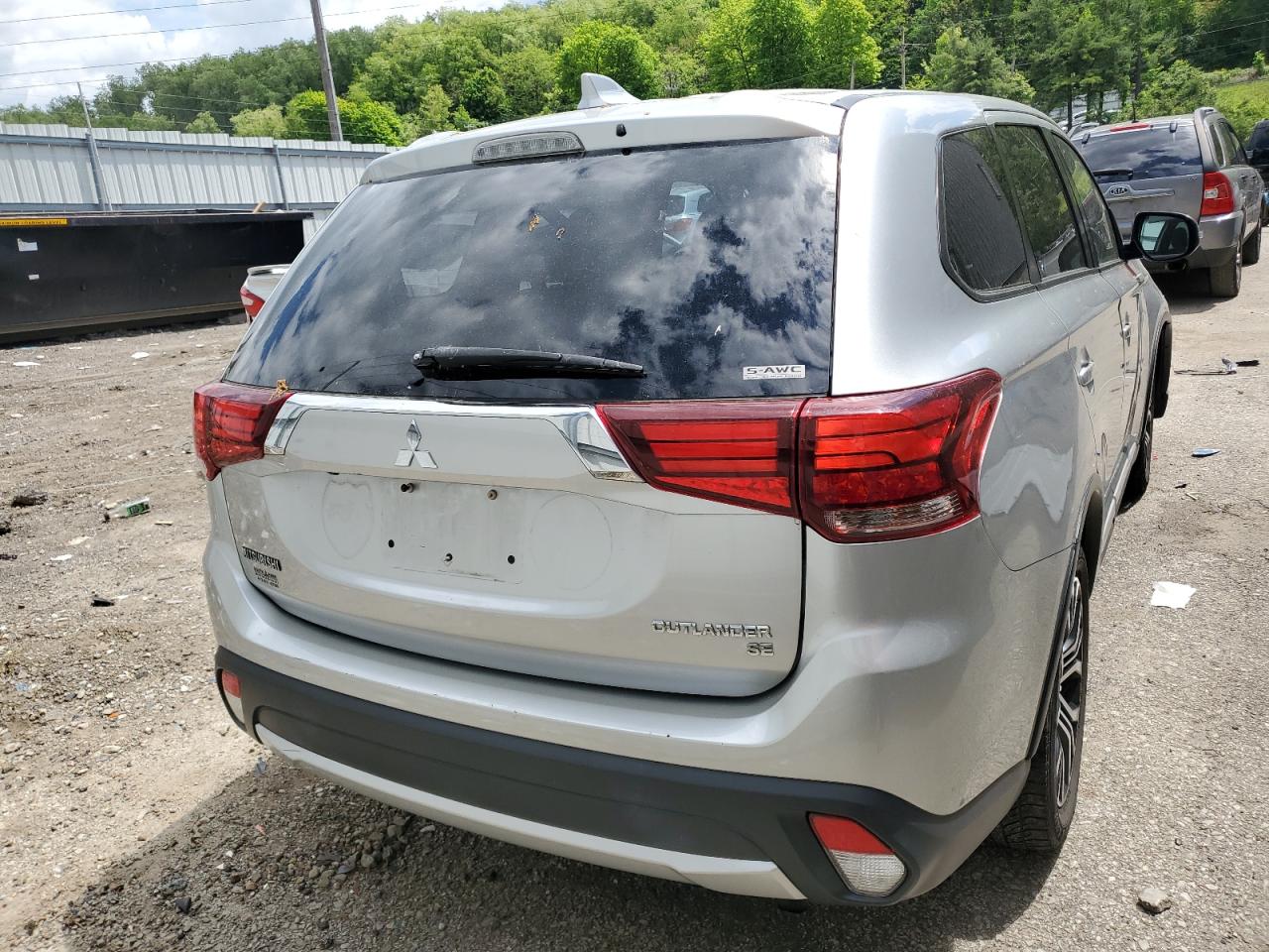 JA4AZ3A39JZ038841 2018 Mitsubishi Outlander Se