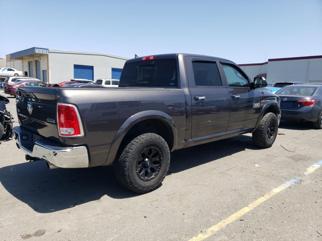 1C6RR7NM7JS354760 2018 Ram 1500 Laramie