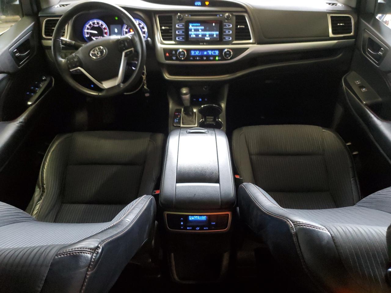 5TDBKRFH6FS175704 2015 Toyota Highlander Le