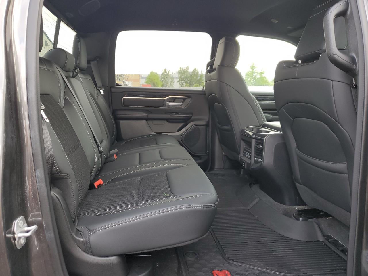 1C6SRFVT8NN242010 2022 Ram 1500 Sport