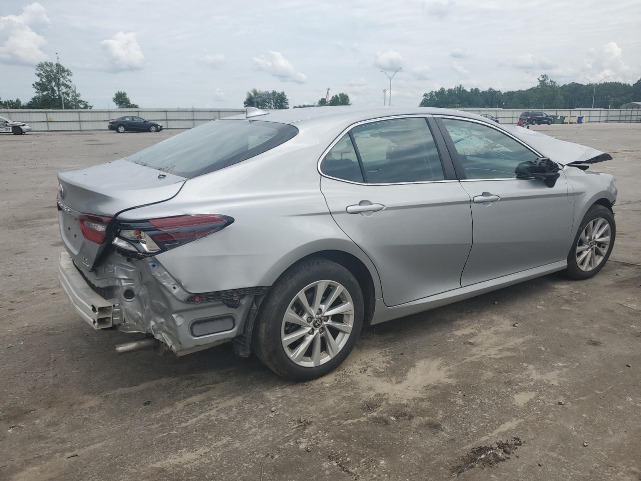 4T1C11BK4MU028165 2021 Toyota Camry Le