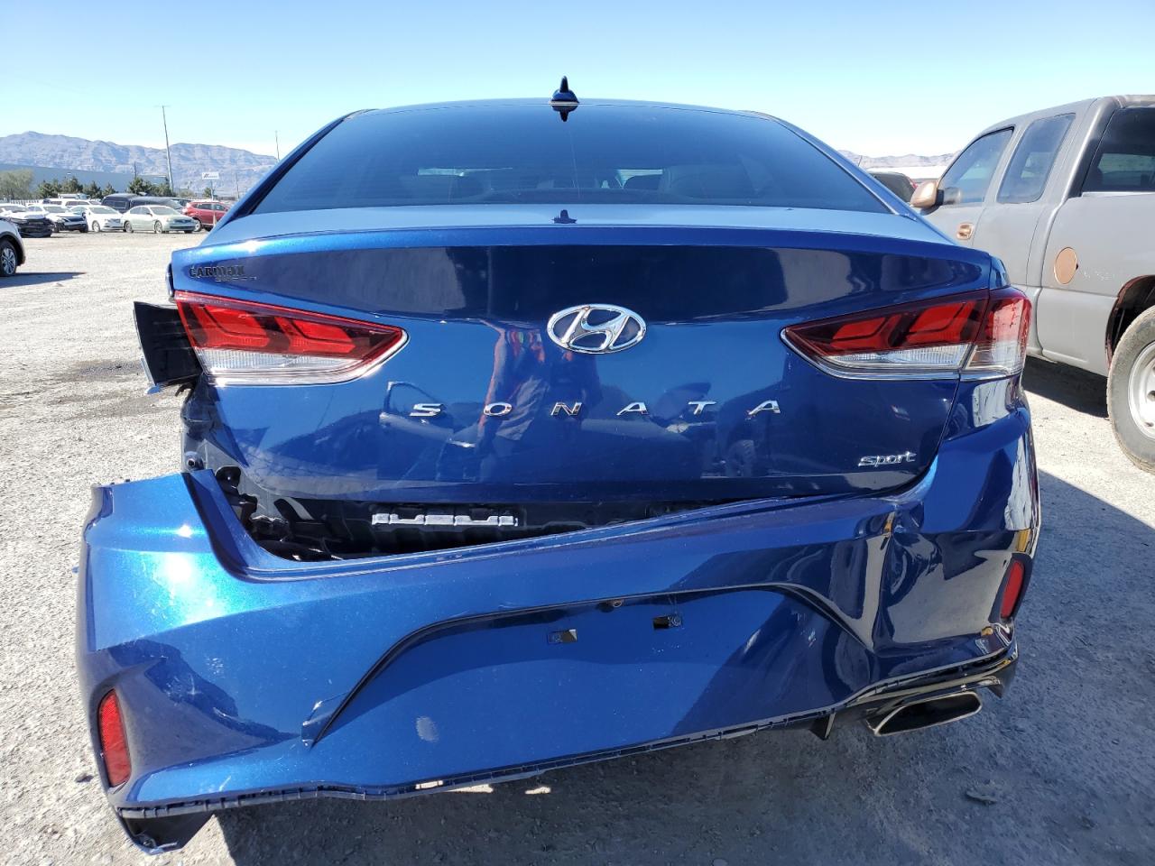 2018 Hyundai Sonata Sport vin: 5NPE34AF1JH652511