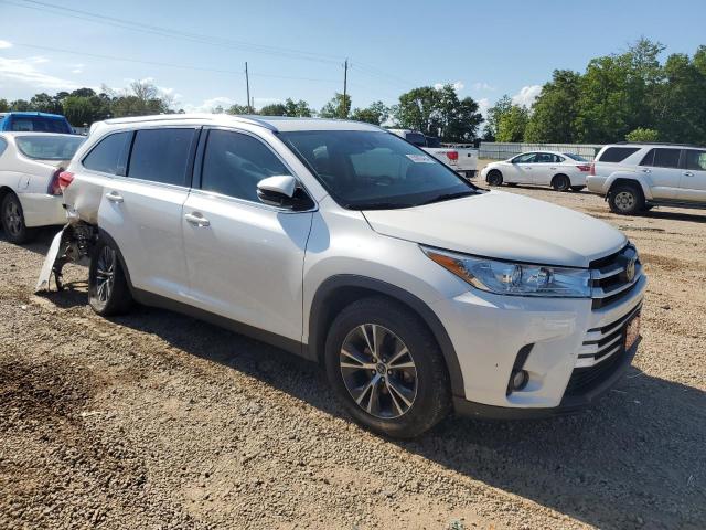 VIN 5TDKZRFH1KS559105 2019 Toyota Highlander, SE no.4