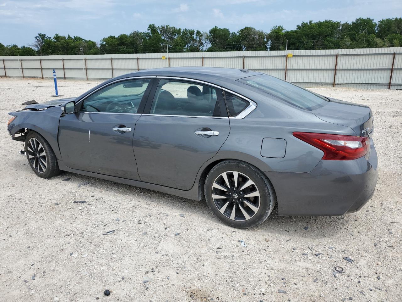 2018 Nissan Altima 2.5 vin: 1N4AL3AP6JC120481