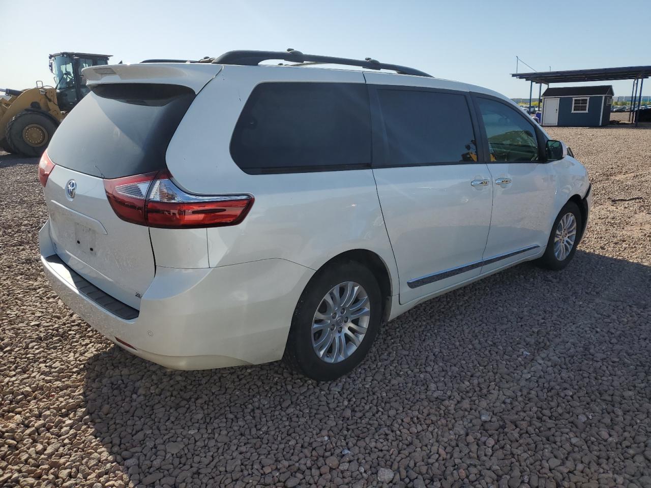 5TDYZ3DC8HS896605 2017 Toyota Sienna Xle