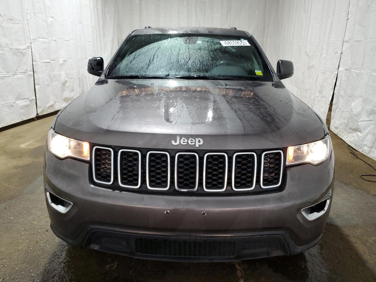 1C4RJFAG0JC351221 2018 Jeep Grand Cherokee Laredo