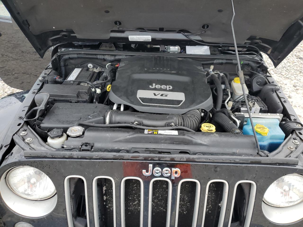 1C4HJWEG5GL101696 2016 Jeep Wrangler Unlimited Sahara
