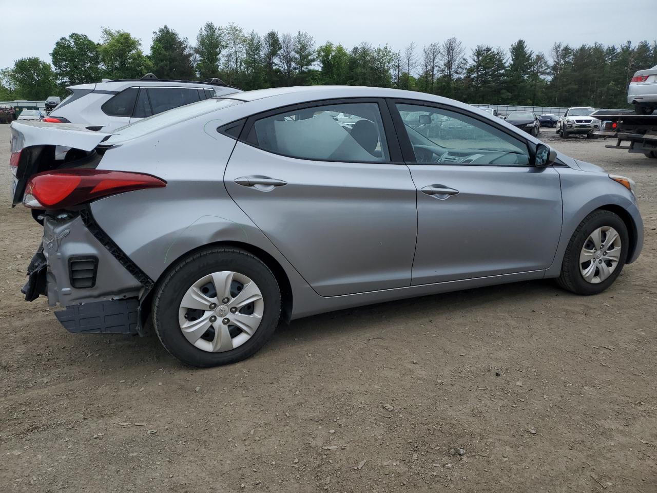 5NPDH4AE8GH689584 2016 Hyundai Elantra Se