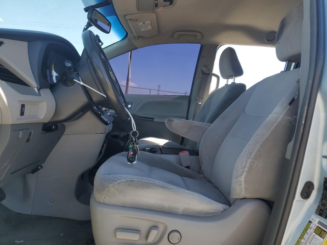 5TDKK3DC9FS608114 2015 Toyota Sienna Le
