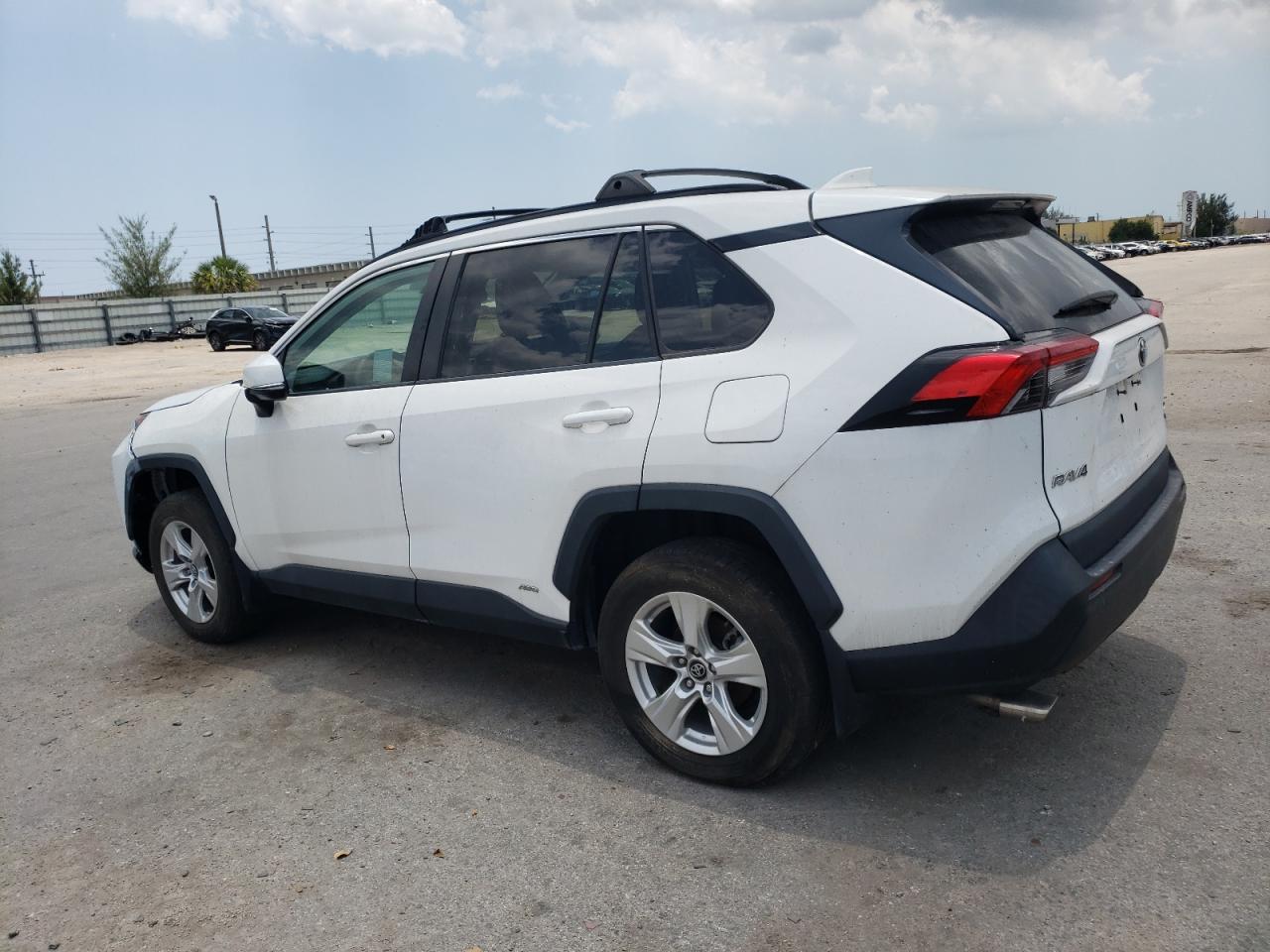 2021 Toyota Rav4 Xle vin: 2T3R6RFV9MW004577