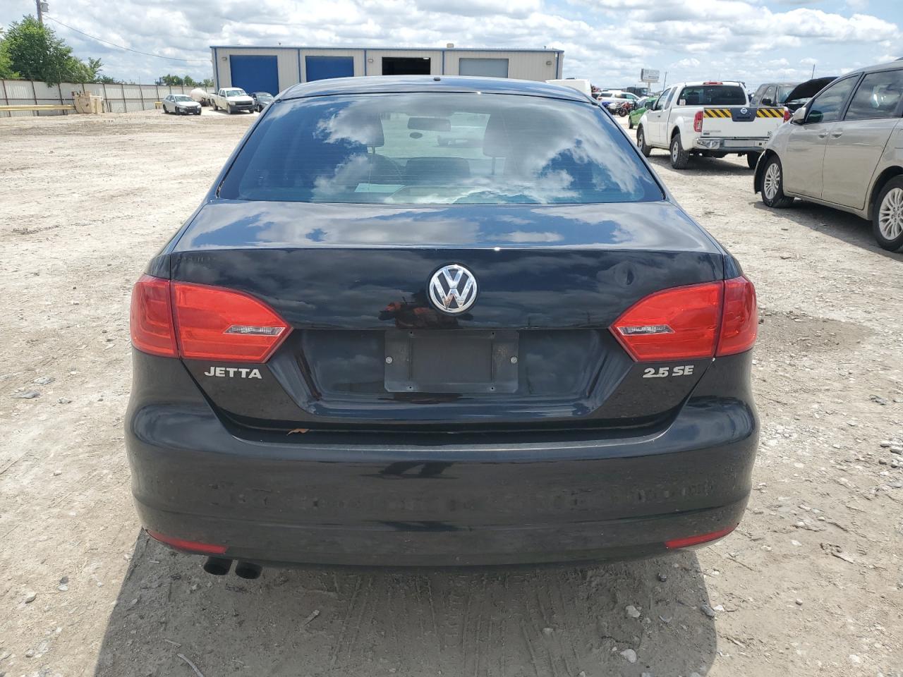 3VWDX7AJ8DM415872 2013 Volkswagen Jetta Se