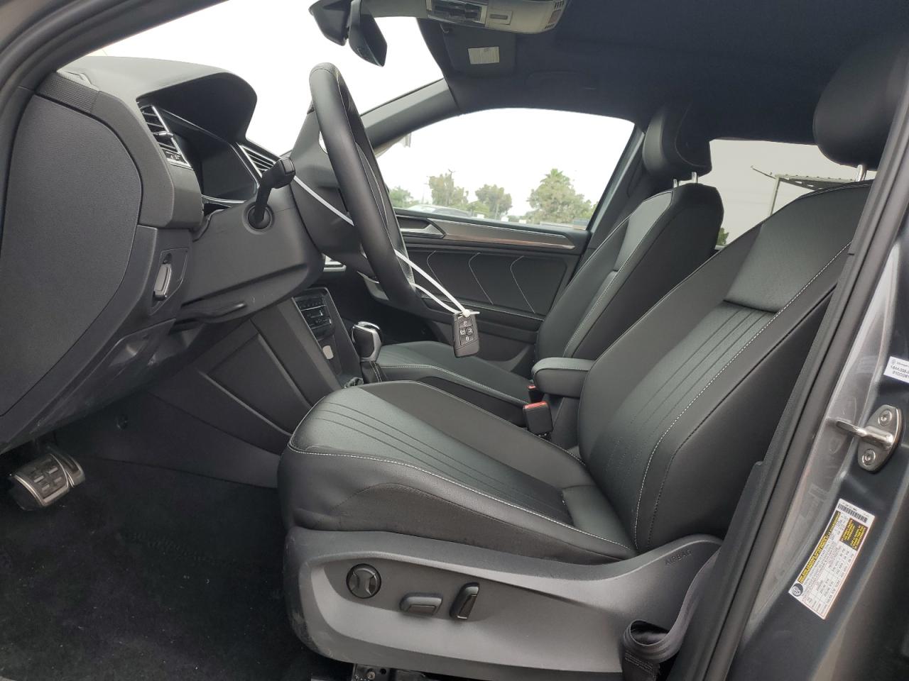 3VVCB7AX8PM027189 2023 Volkswagen Tiguan Se R-Line Black