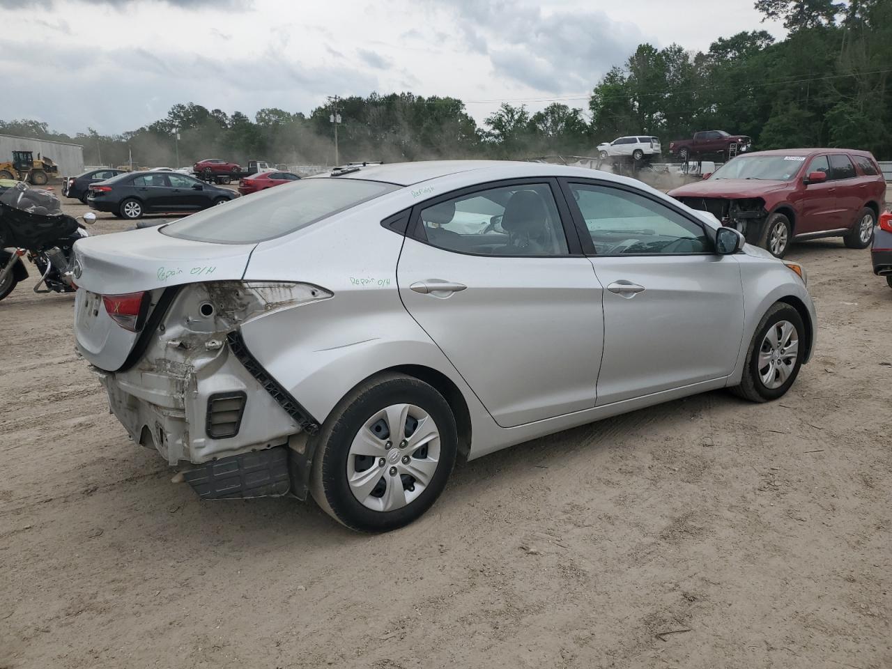 5NPDH4AE1GH676949 2016 Hyundai Elantra Se