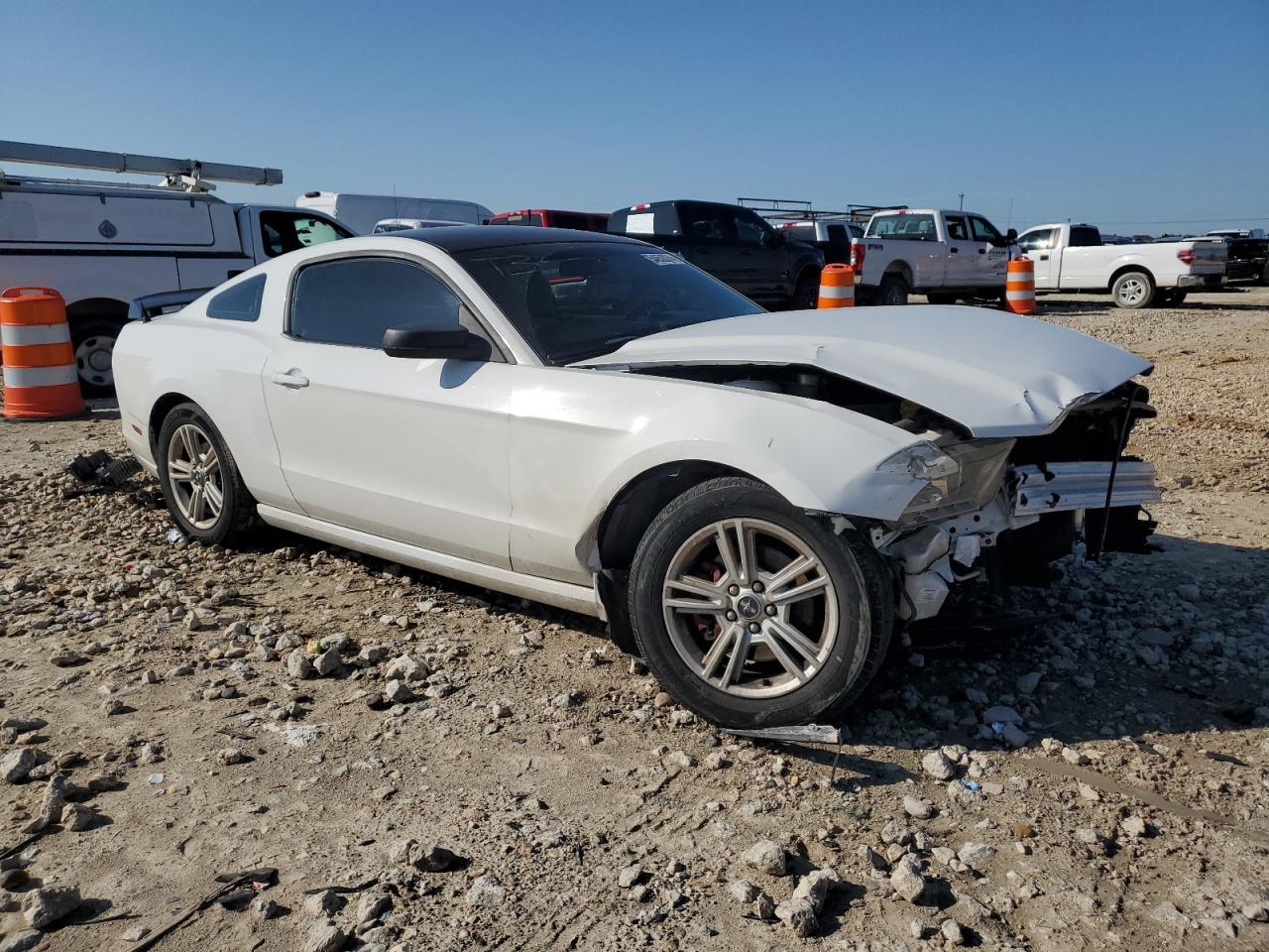 1ZVBP8AM7E5258303 2014 Ford Mustang