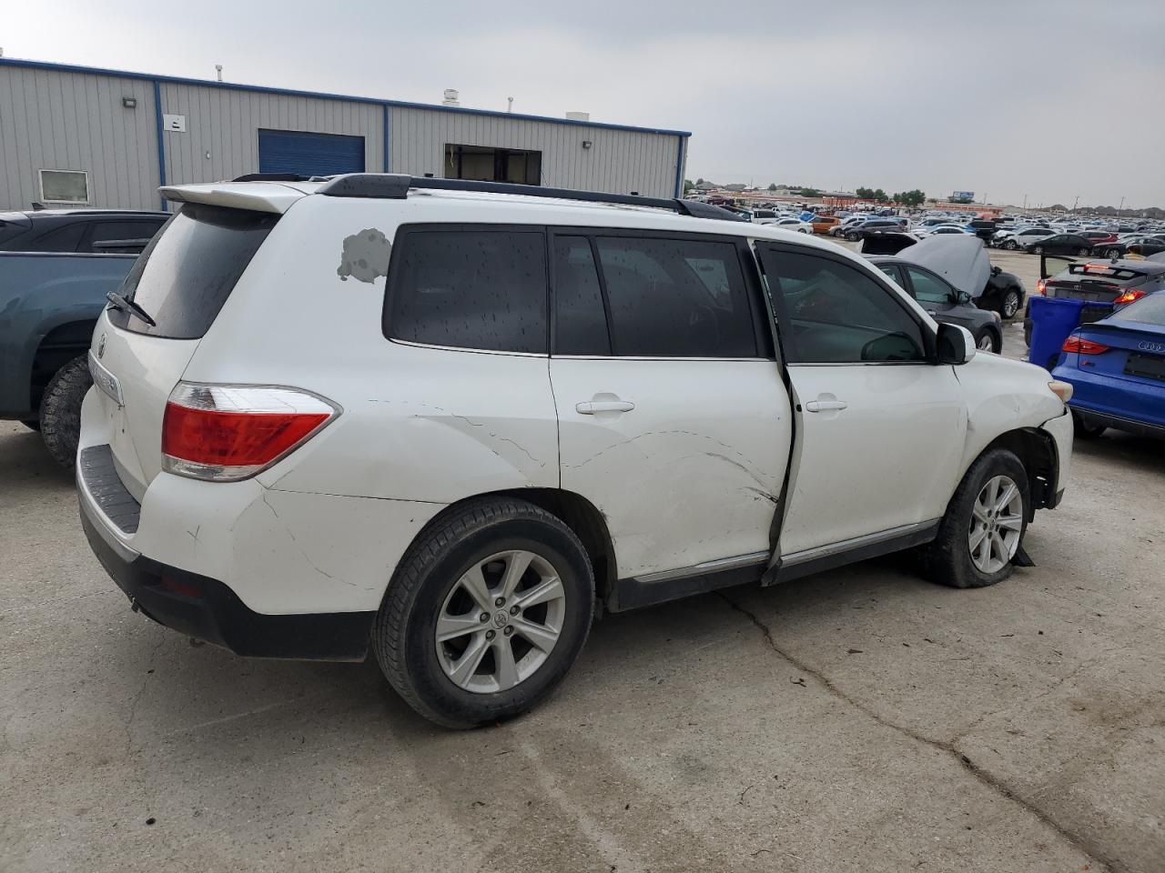 5TDZA3EH5BS015677 2011 Toyota Highlander Base