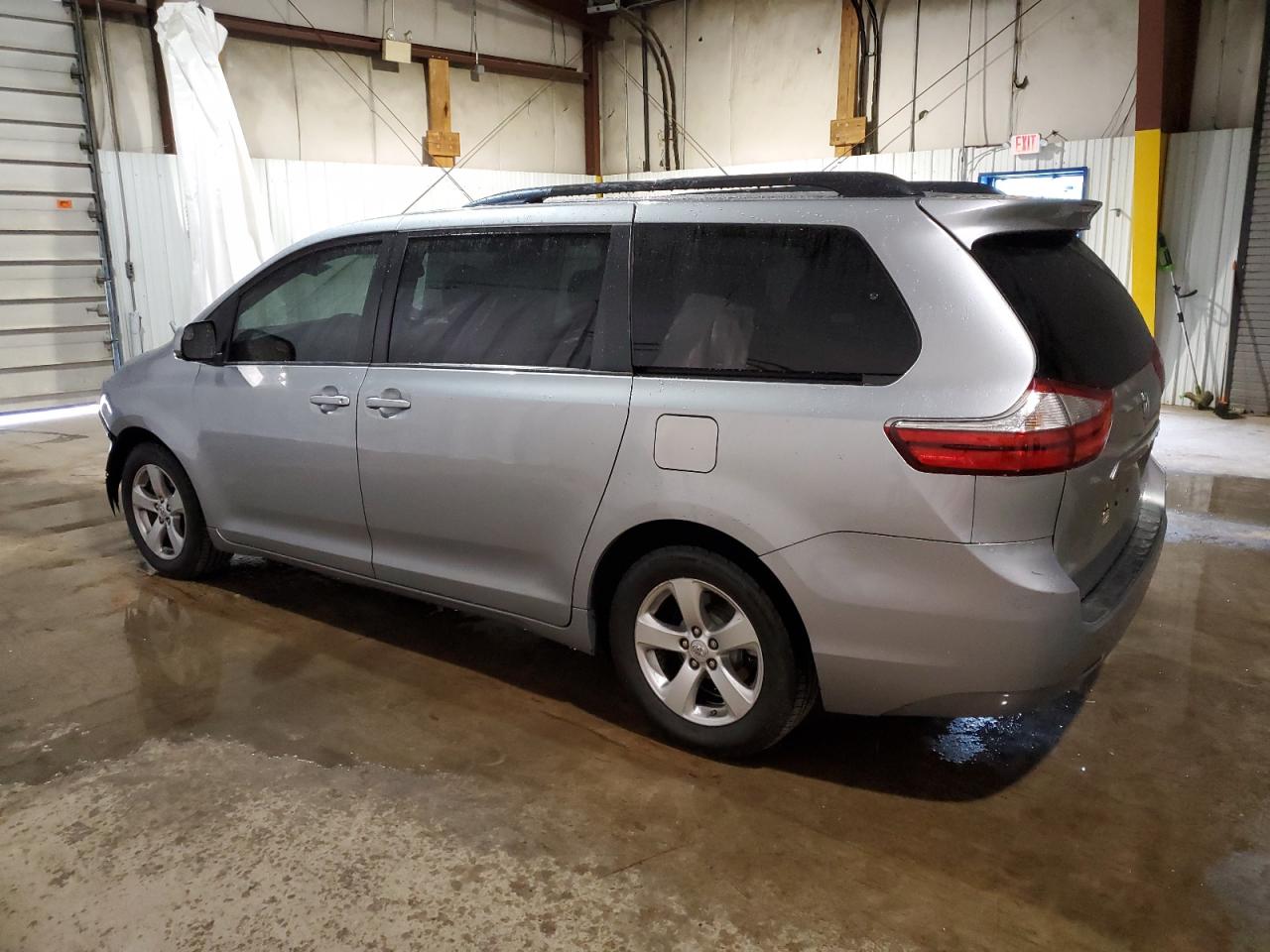 2017 Toyota Sienna Le vin: 5TDKZ3DC5HS856875