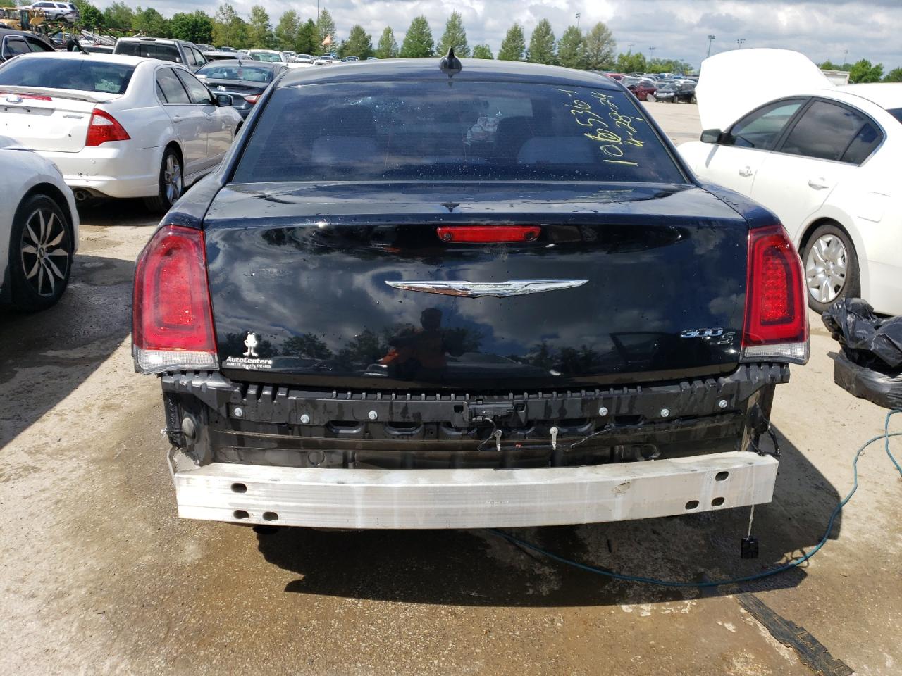 2018 Chrysler 300 S vin: 2C3CCABG2JH142789