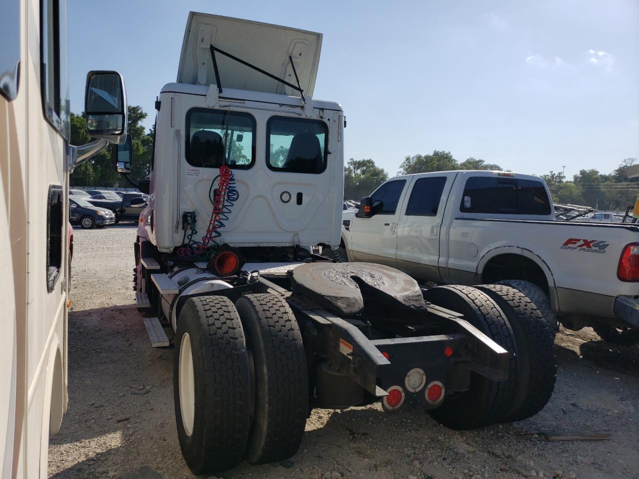 3AKBGADV7JDJX2950 2018 Freightliner Cascadia 113