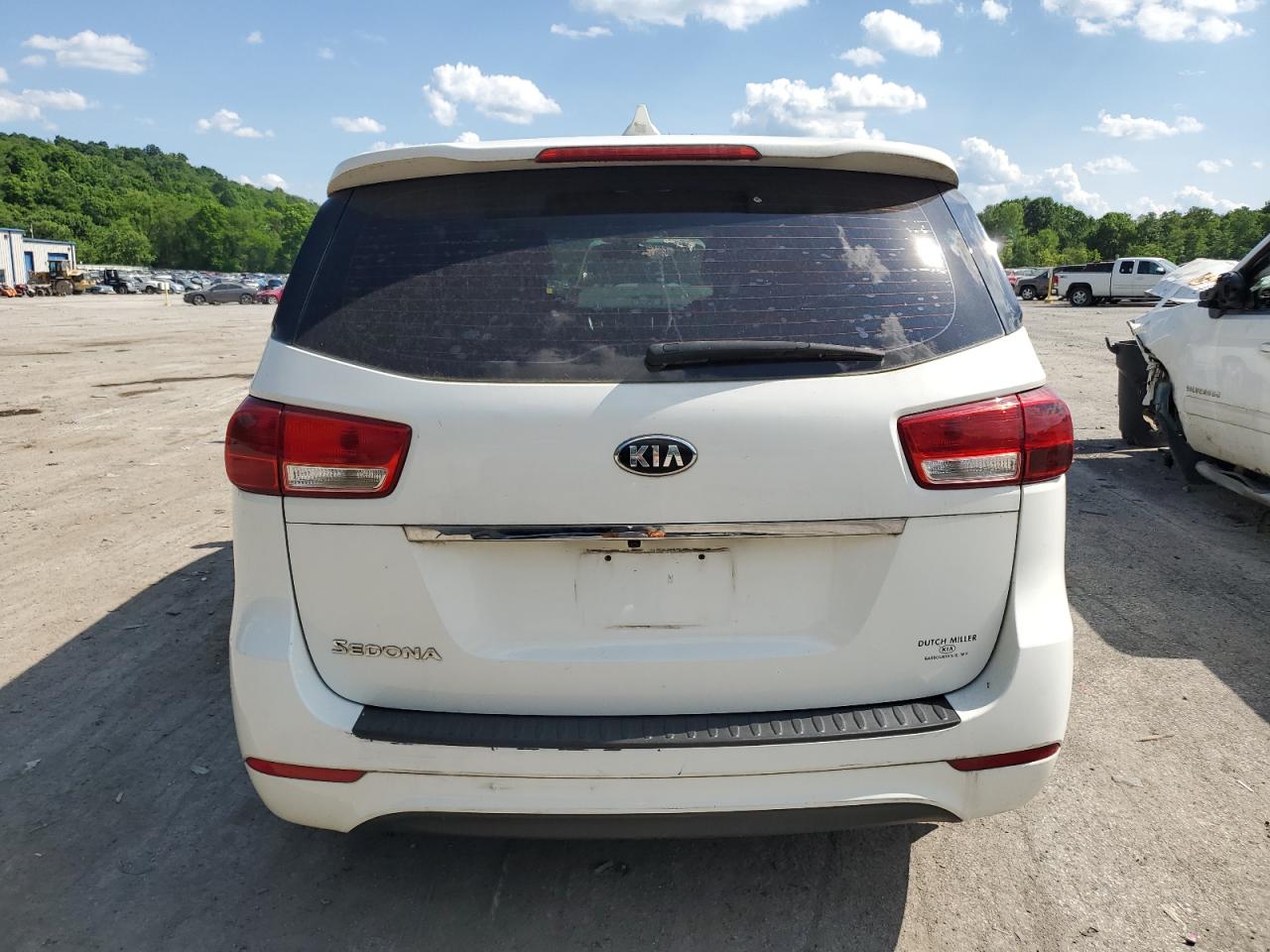 KNDMA5C12H6256312 2017 Kia Sedona L