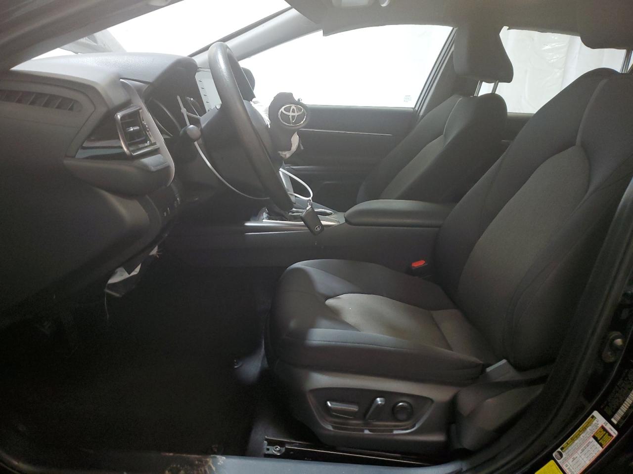 4T1C11AK7NU661116 2022 Toyota Camry Le