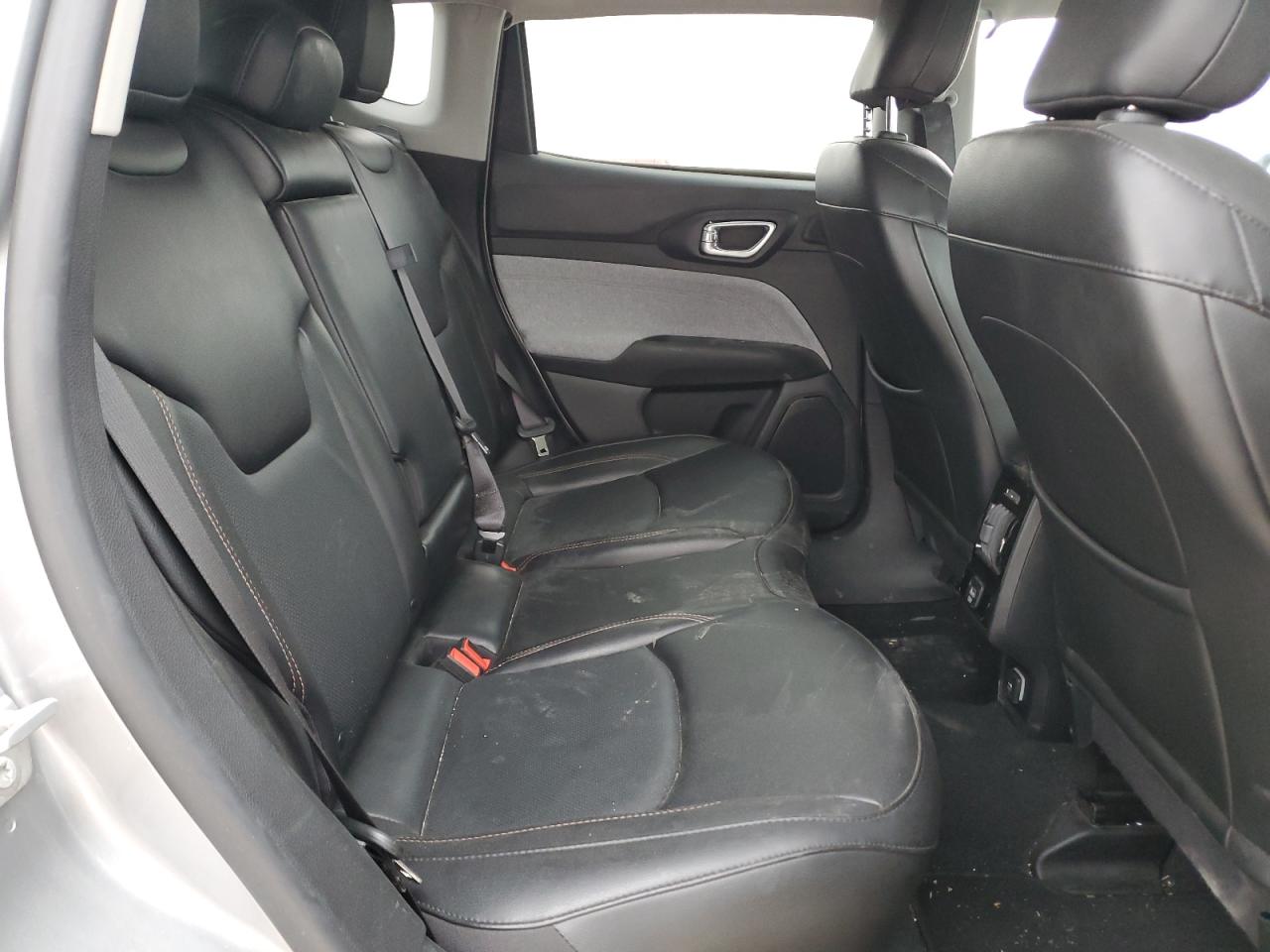 3C4NJDFB5NT113410 2022 Jeep Compass Latitude Lux