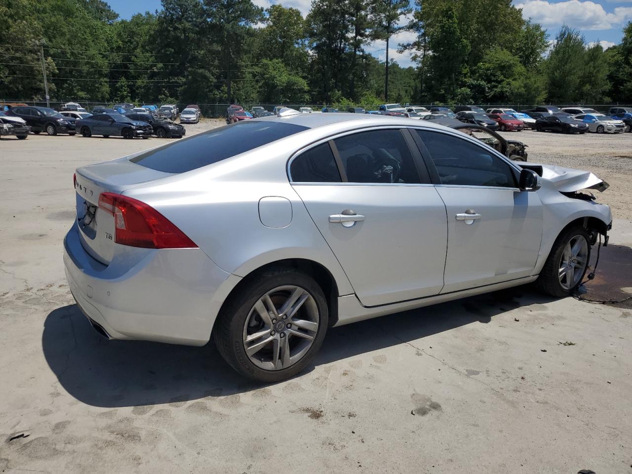 2015 Volvo S60 Premier vin: YV140MFK5F2337577